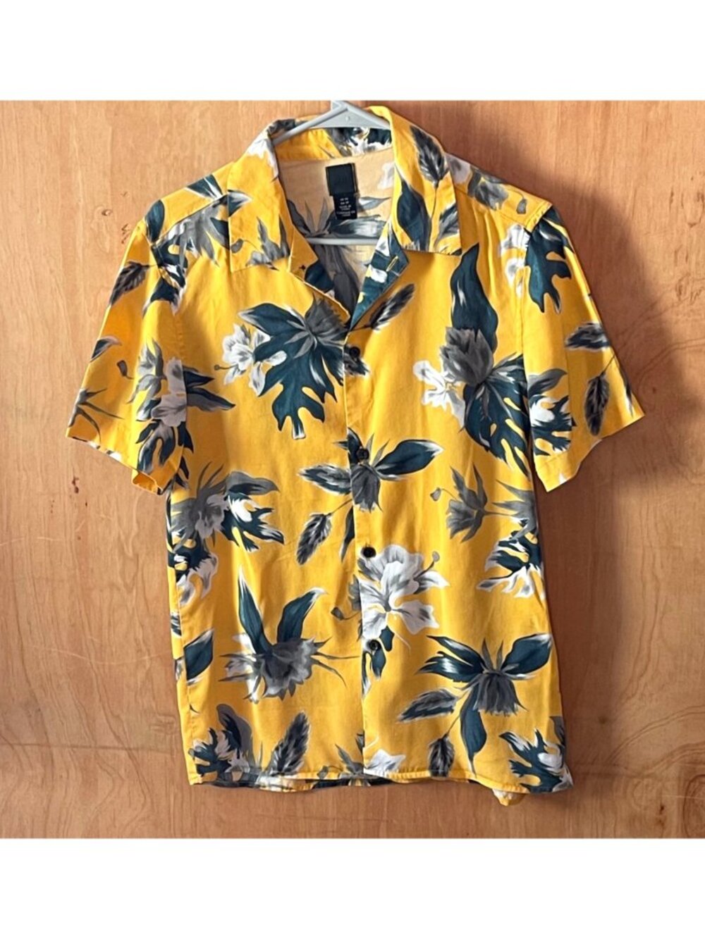 HM Men's Yellow Floral Hawaiian Resort Shirt Short Sleeve Casual Summer Size XS